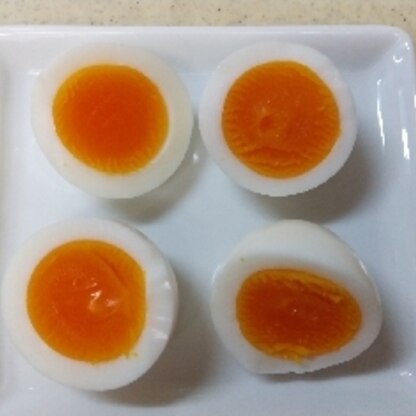 冷蔵庫から出して、冷えたままの卵を使いましたが、割れる事もなく、上手く茹でれました。あと、黒い塩ですが、男鹿半島は新潟県ではなく、秋田県ですよ。